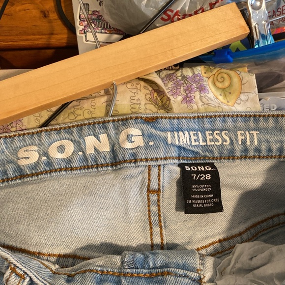 Distressed SONG jeans with patching - Picture 7 of 7